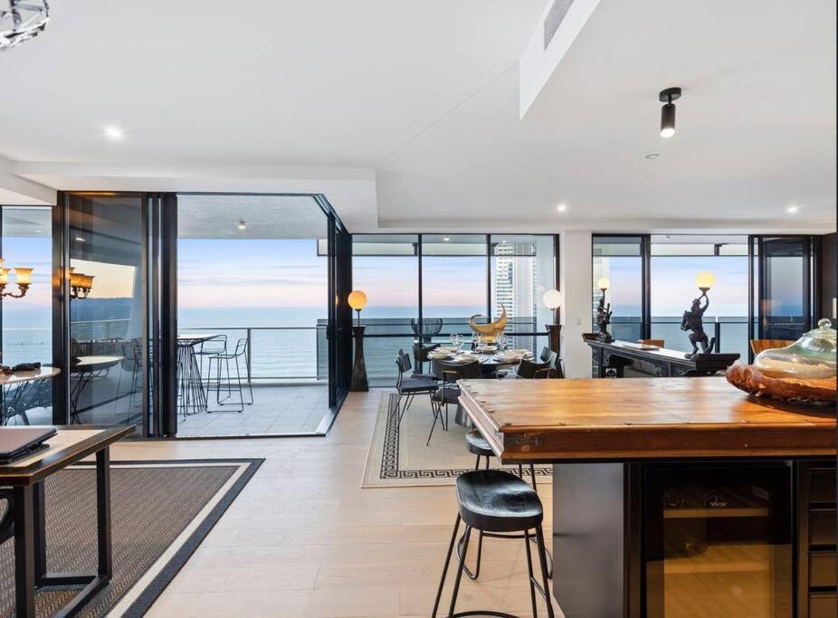 Exclusive Circle On Cavil Sub-Penthouse Luxury Apt - Hosted By Coastal Letting Голд-Кост Екстер'єр фото